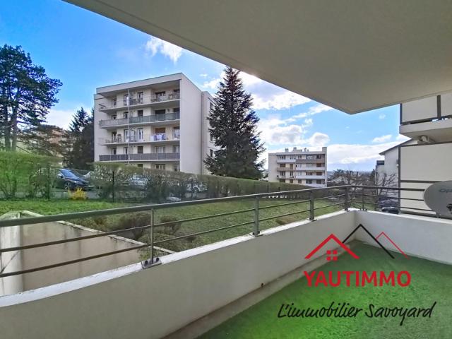 Appartement T3 2 chambres avec balcon terrasse, parking et c