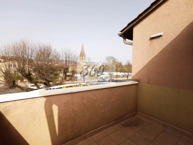APPARTEMENT T3 TERRASSE CLUNY