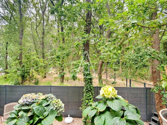 APPARTEMENT T3 TERRASSE JARDINET