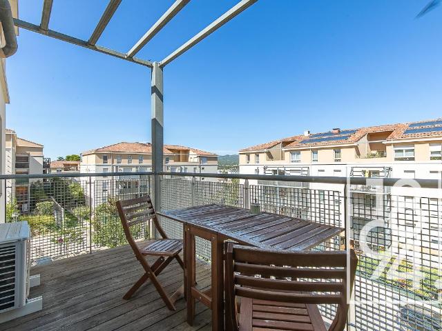 APPARTEMENT T3 TERRASSE PARKING EN SUS TROIS LUCS