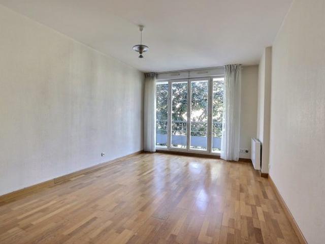 APPARTEMENT T3 TERRASSE PARKING
