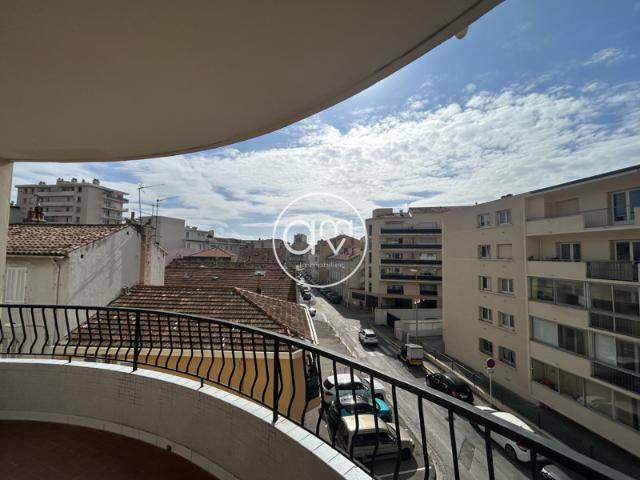 Appartement T3 TOTALEMENT RENOVE cave+parking collectif