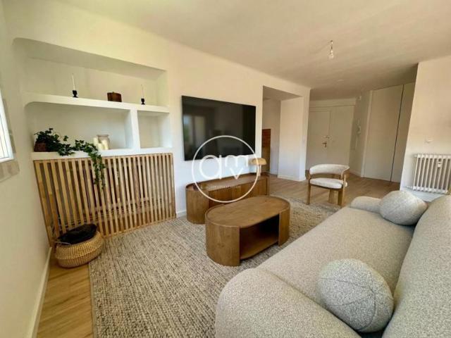 Appartement T3 TOTALEMENT RENOVE cave+parking collectif