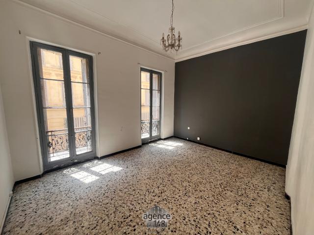 Appartement T3 traversant à rénover Marseille 2ème