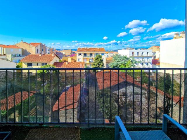 Appartement T3 traversant de 79m² dans un secteur calme. 78m² Sète