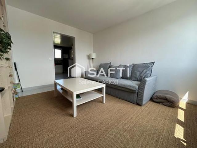 Appartement T3, vue dégagée, parking, cave et garage