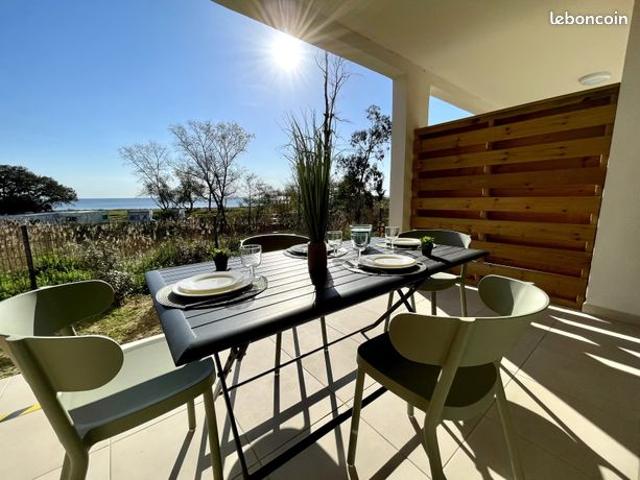 Appartement T3 vue mer en bord de plage, piscine, parking