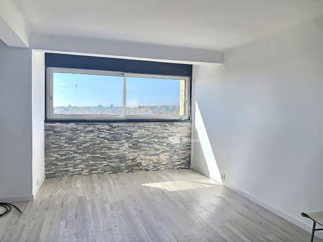 Appartement T3 à louer au 8 ème et dernier étage Blancarde, Marseille
