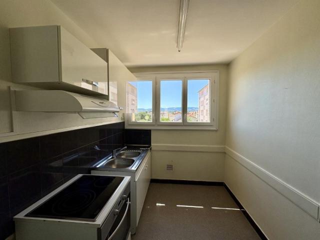 APPARTEMENT T3 A LOUER A ROANNE AVENUE DE PARIS