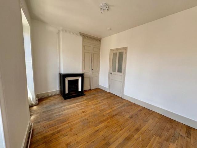 APPARTEMENT T3 A LOUER A ROANNE CENTRE VILLE
