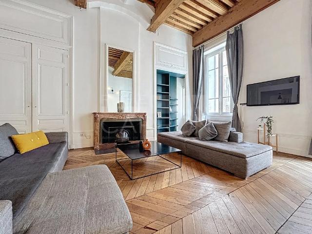 APPARTEMENT T3 A LOUER LYON 2EME ARRONDISSEMENT 145.48 m 2 2 100 €
