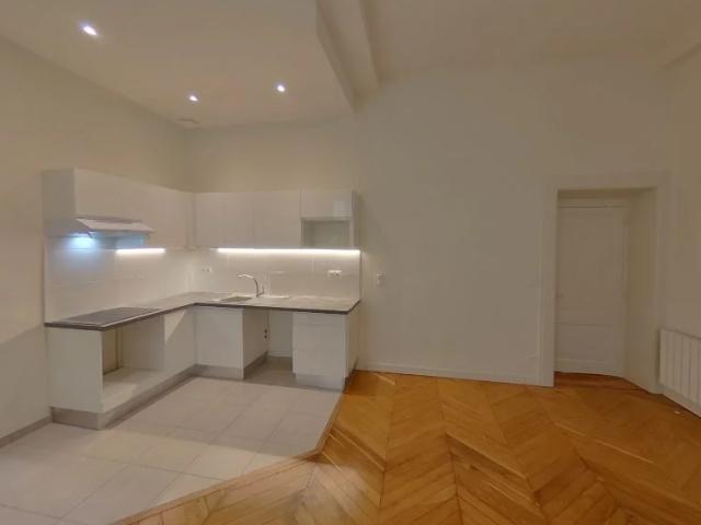 APPARTEMENT T3 A LOUER LYON 2EME ARRONDISSEMENT Bellecour Sala 65.29 m2 1 080 € charges comprises par mois: Immobilier LYON 2EME ARRONDISSEMENT | Agence immobilière à Lyon Galyo