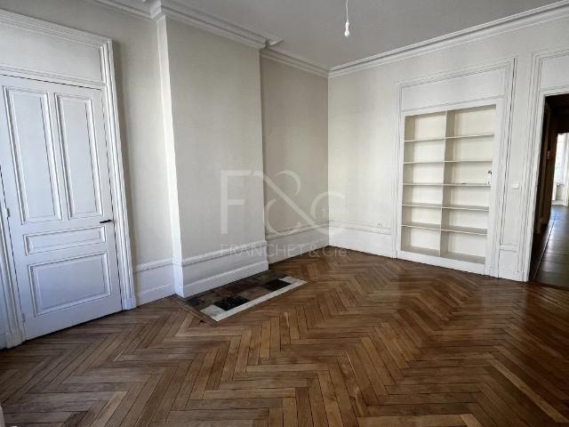 APPARTEMENT T3 A LOUER LYON 7EME ARRONDISSEMENT 88.48 m2 1 341 € charges comprises par mois