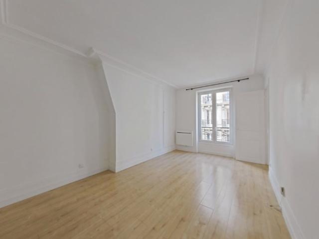 APPARTEMENT T3 A LOUER PARIS 17EME ARRONDISSEMENT Batignolles 10 44.57 m 1 506 €