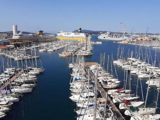 FRONTALE DU PORT T3 EN DERNIER ETAGE VUE MER IMPRENABLE