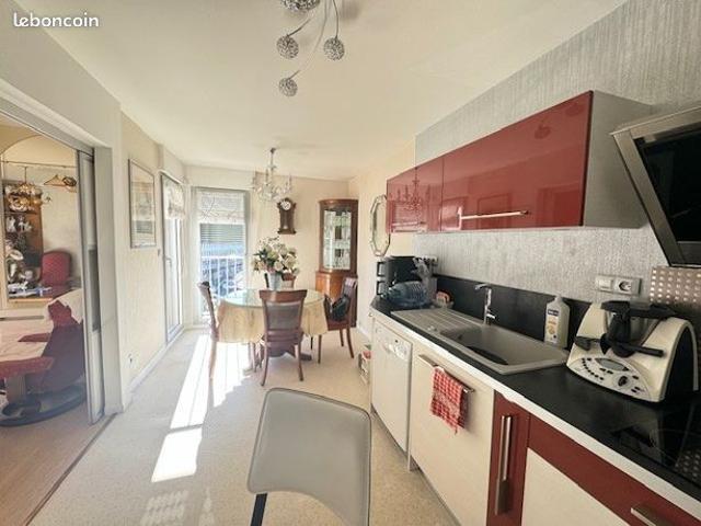 Appartement T3 au 4ème étage avec ascenseur à Vesoul rénové avec cave et place de parking