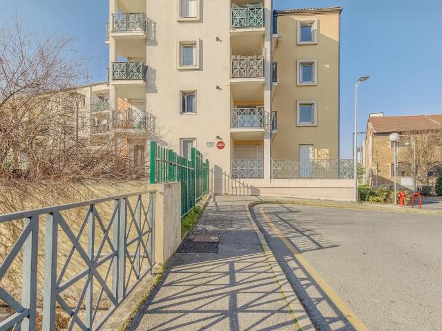 APPARTEMENT T3 AU 3e ÉTAGE