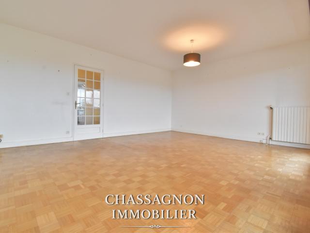 Appartement T3 avec balcon, vue dégagée, garage et cave