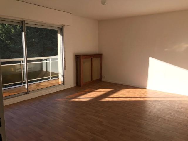 Appartement T3 avec balcon, cave et parking à Gradignan
