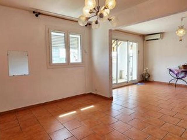 Appartement T3 avec balcon cave place de pkg