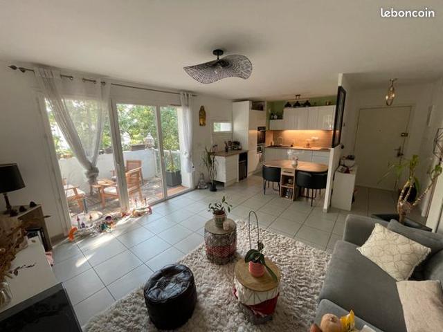 Appartement T3 avec balcon et 2 places de stationnement