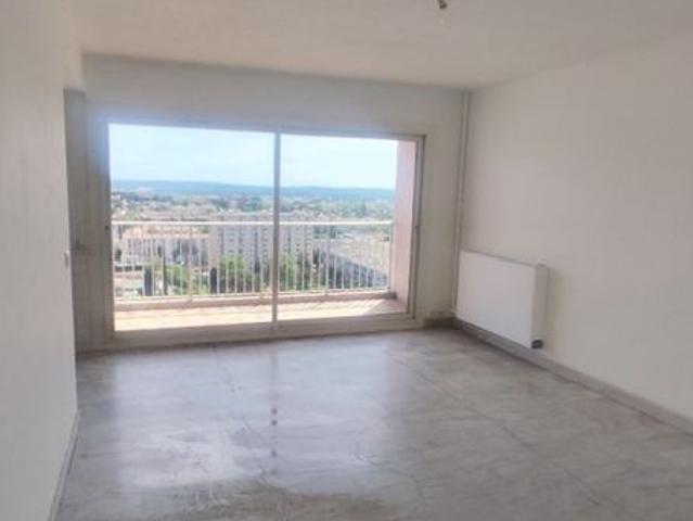 Appartement T3 avec balcon et vue dégagée