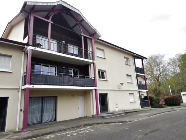 Appartement T3 avec balcon et deux places de parking / Sang