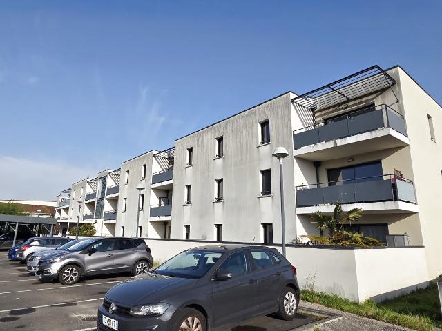 Appartement T3 avec balcon et deux places de parkings à Mérignac proche Centre
