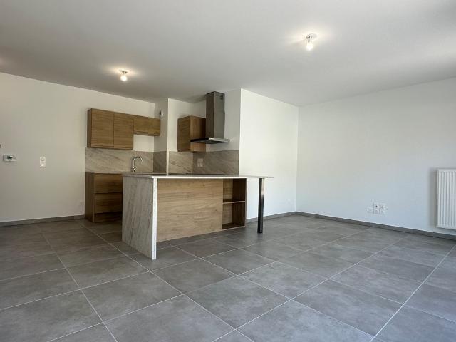 Appartement T3 avec balcon et garage double