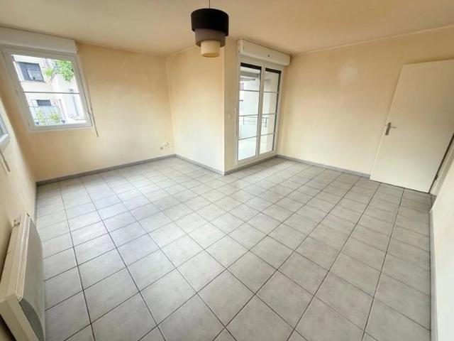 Appartement T3 avec balcon et parkings