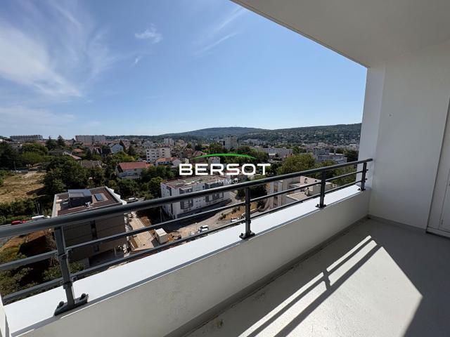 Appartement T3 avec balcon et place de parking privative secteur Viotte