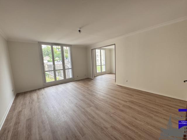 Appartement T3 avec balcon et stationnements