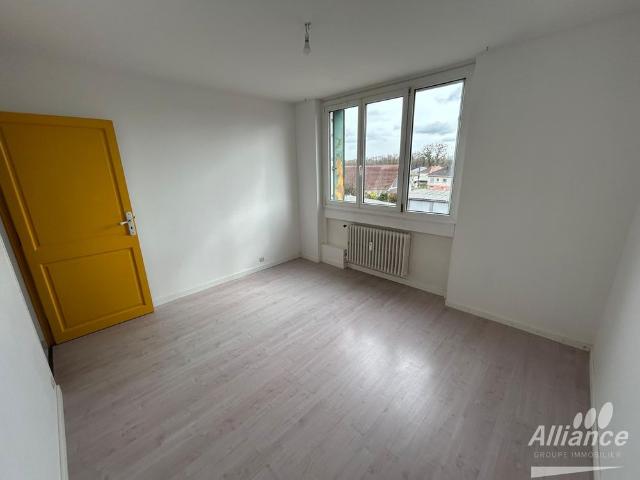 Appartement T3 avec balcon, garage et cave à Vieux Charmont
