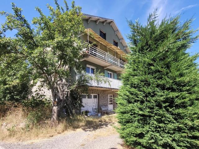 Appartement T3 avec balcon, garage et jardin privatif à Saint Ag