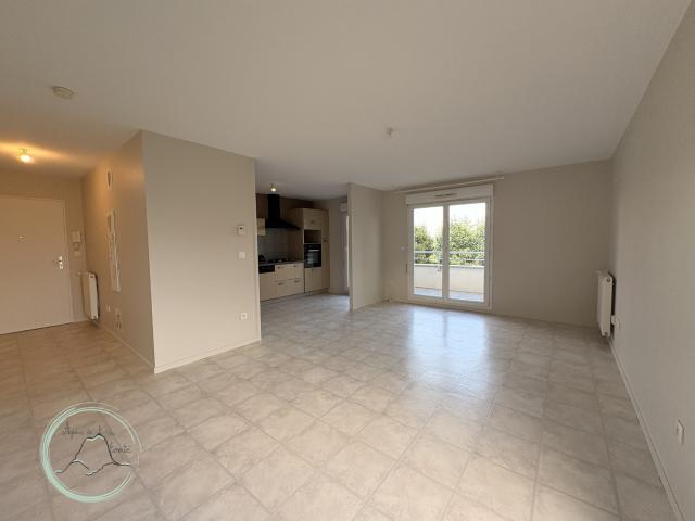 Appartement T3 avec Balcon, Garage et Place de parking