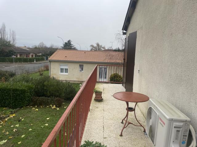 APPARTEMENT T3 avec balcon, jardin et garage