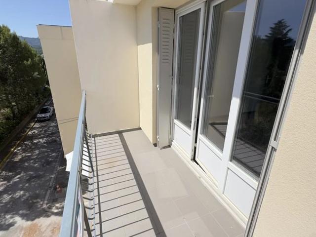 Appartement T3 avec balcon + loggia et cave