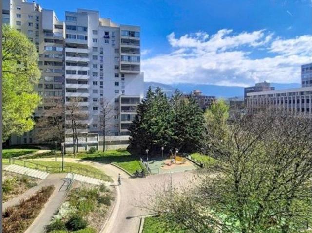 Appartement T3 avec balcons, cave et garage en sus