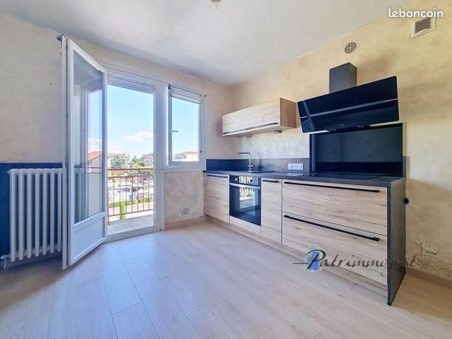 Appartement T3 avec balcons et cave