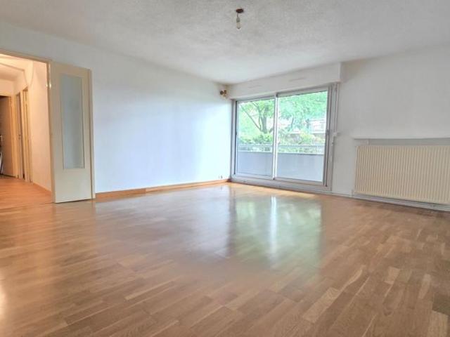 Appartement T3 avec cave, parking et grand balcon