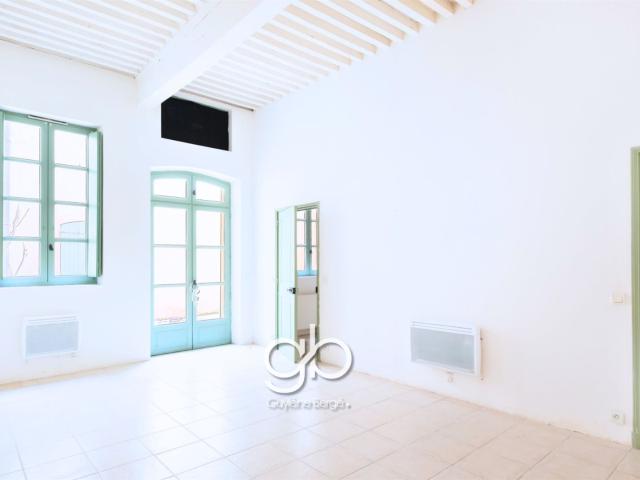 Appartement T3 Avec Cour Privative Dans Un Hôtel Particulier. 87m² Villeneuve lès Béziers