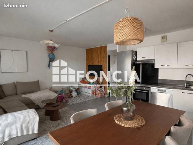 Appartement T3 avec extérieur et box 13012
