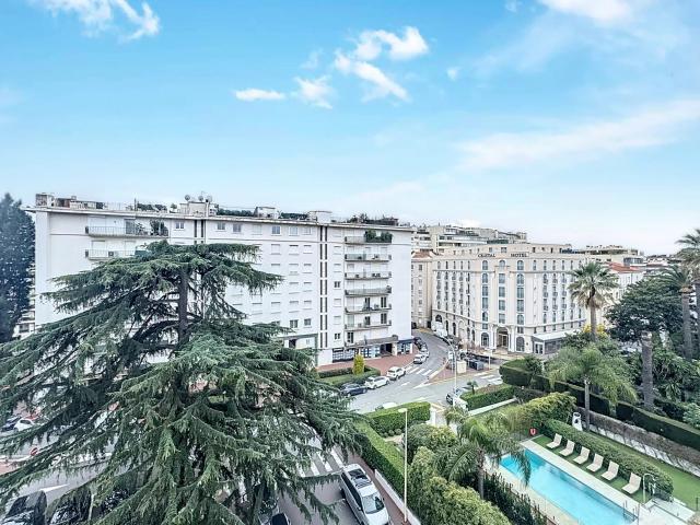 APPARTEMENT T3 AVEC GRANDE TERRASSE D'ANGLE BANANE