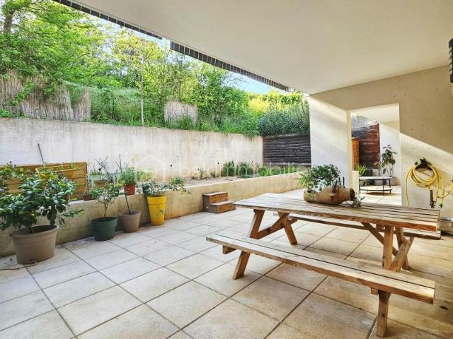 Appartement T3 avec grande terrasse La Valentine