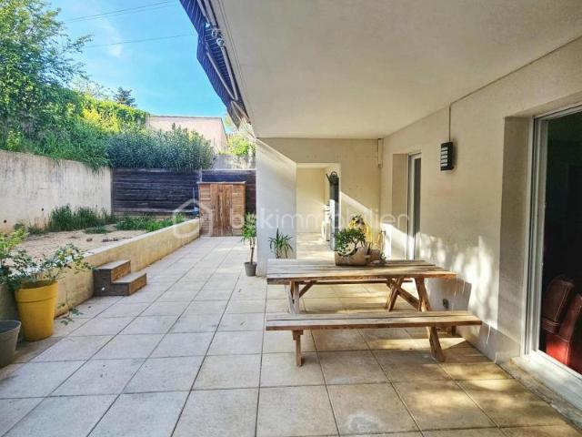 Appartement T3 avec grande terrasse La Valentine