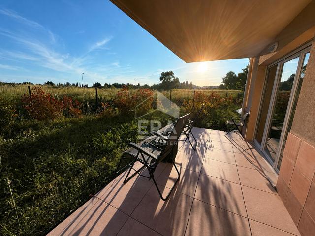 Appartement T3 avec jardin dans résidence sécurisé avec piscine