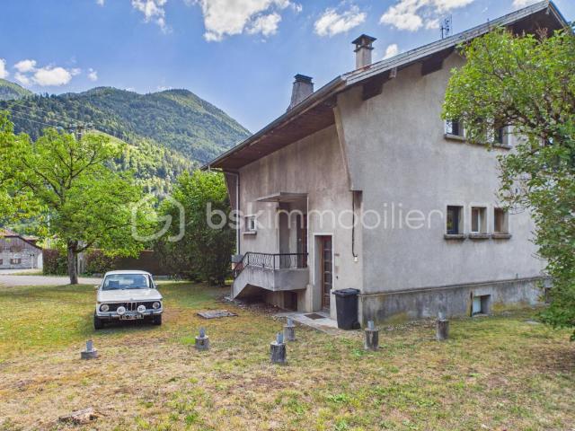 Appartement T3 avec jardin de 480 m² privatif et combles aménageables – La Tour