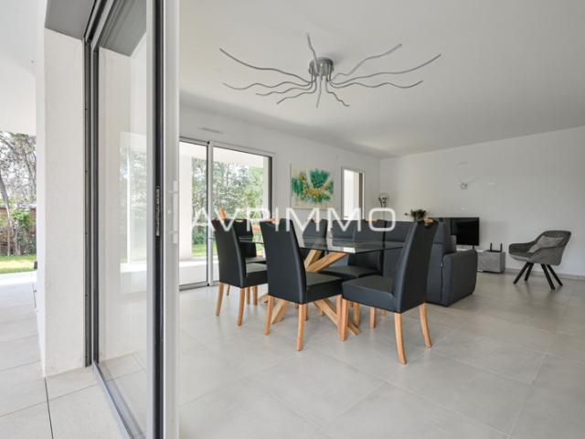 Appartement T3 avec jardin et terrasse à vendre à Saint Cyr