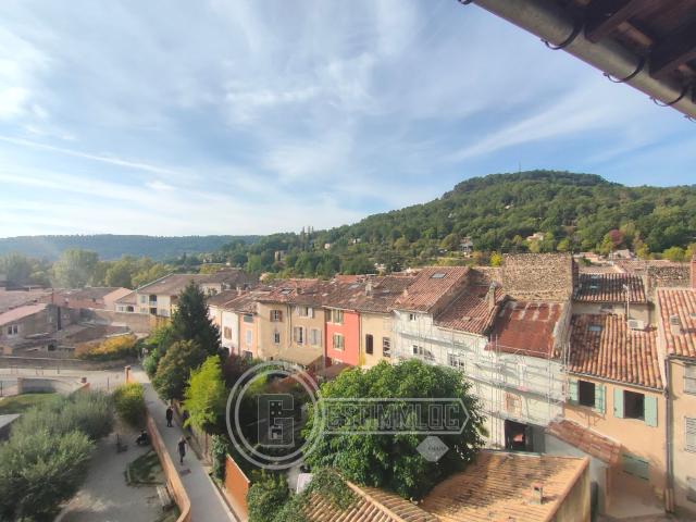 Appartement T3 avec terrasse à Salernes