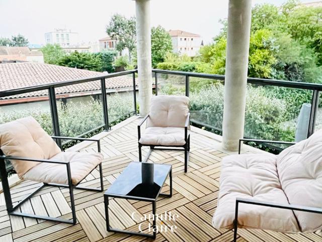 Appartement T3 avec terrasse de 20 m2, centre ville à pied